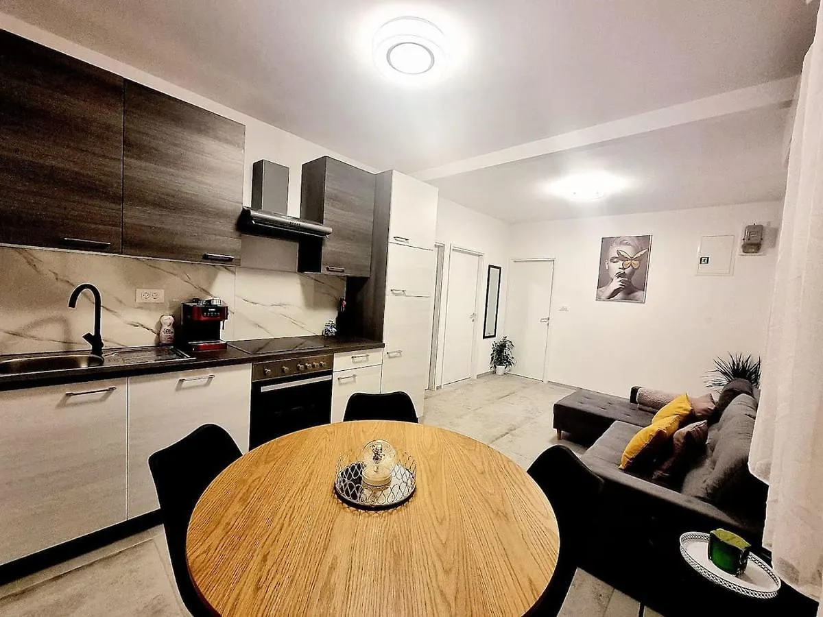La Paulina'S III Apartment Zadar
